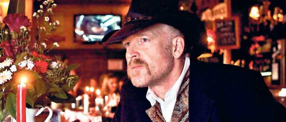 Cooler Cowboy. Walter Potts, genannt Wally, ist der Chef vom White Trash Fast Food in der Schönhauser Allee. Der Ami spricht nach 20 Jahren in Berlin gut Deutsch, lässt seine Kellner die Gäste aber lieber auf Englisch ansprechen. Ist angesagt. 