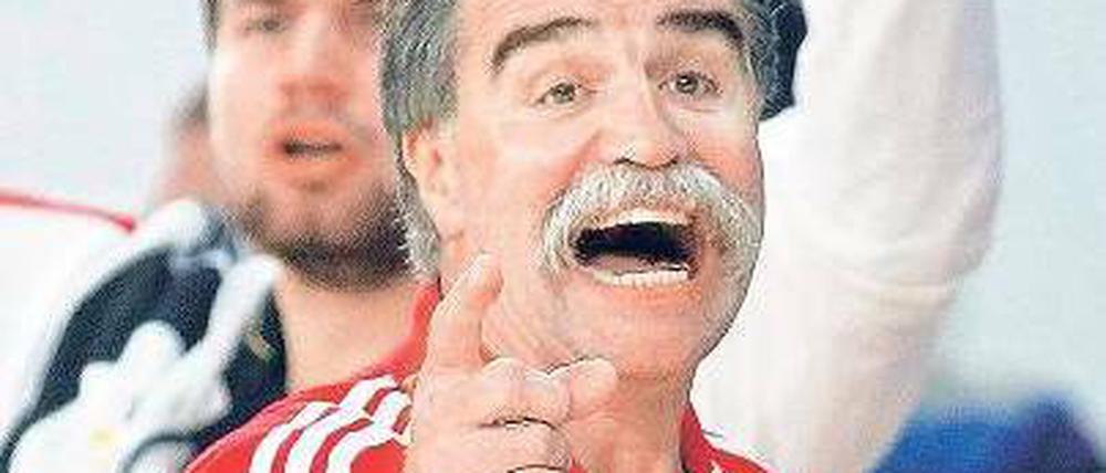 Er kann sich noch freuen. Heiner Brand bejubelt das 28:20 in Österreich. 