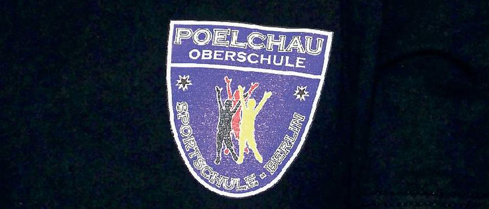 Na Logo. Das „Sportschule“-Emblem ist auf die Shirts gedruckt.