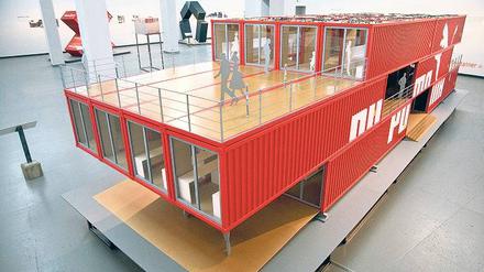 Frachtkisten zu Wohnhäusern. Die vielfältigen Möglichkeiten der Container-Architektur zeigt noch bis zum 4. September eine Ausstellung im Düsseldorfer NRW-Forum. Foto: dpa