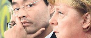 Sie beäugen einander kritisch. Auch nach dem Wechsel an der FDP-Spitze blieb der erhoffte Neuanfang in der Koalition aus. Bundeskanzlerin Angela Merkel und ihrem Vizekanzler Philipp Rösler ist es bisher nicht gelungen, die Wogen zu glätten.