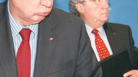 Und tschüss. DGB-Chef Michael Sommer lässt Arbeitgeberpräsident Dieter Hundt hinter sich – der muss nun allein für ein Gesetz zur Klarstellung der Tarifeinheit werben.