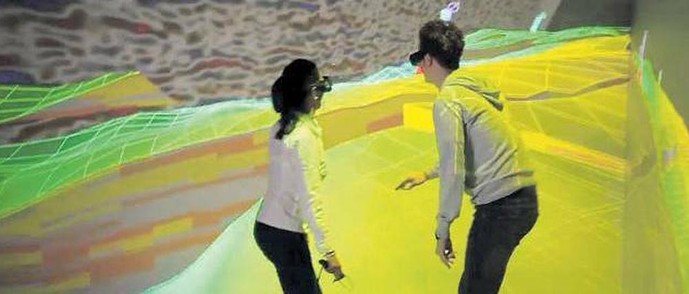 Mit Pantoffeln und Spezialbrille. Nachwuchswissenschaftler studieren ein virtuelles Sedimentbecken im Nordatlantik. 