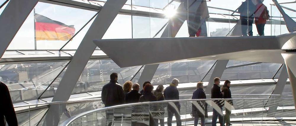 Die Reichstagskuppel zählt heute zu den begehrtesten Touristen-Attraktionen in Berlin.
