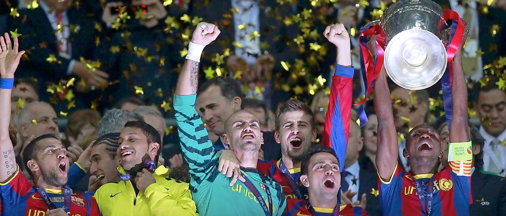 Da ist das Ding. Der FC Barcelona feiert sich und seinen Triumph über Manchester United.