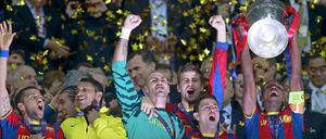 Da ist das Ding. Der FC Barcelona feiert sich und seinen Triumph über Manchester United.