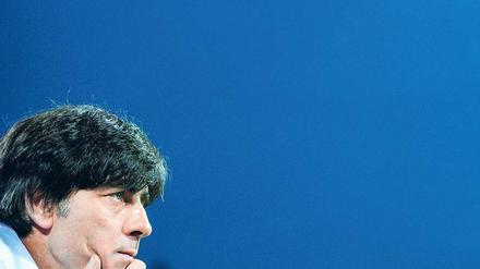 Der Ausblick stimmt. Bundestrainer Joachim Löw kann auf ein gutes Zwischenjahr zurückblicken. In der EM-Qualifikation gelangen der DFB-Elf sieben Siege, doch in den Testspielen konnte die Mannschaft wegen vieler Experimente nicht immer überzeugen. 