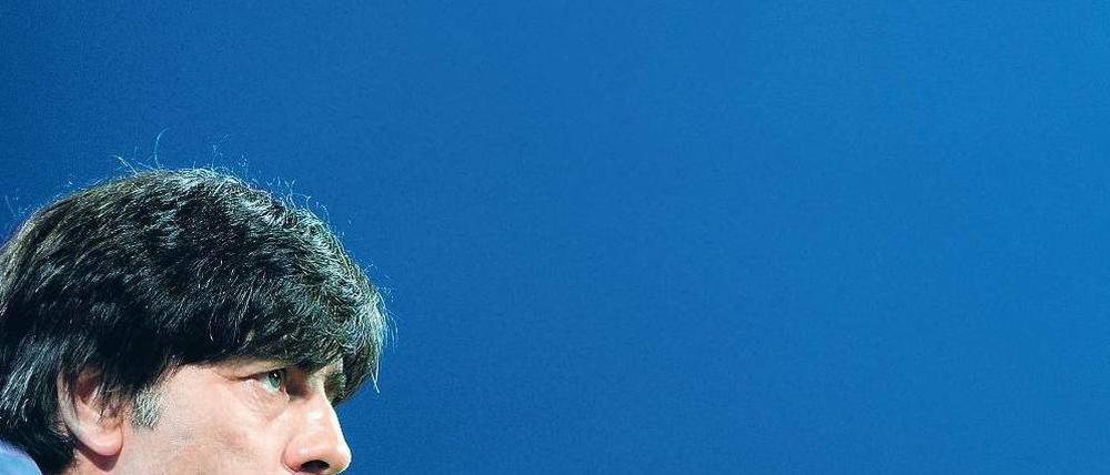 Der Ausblick stimmt. Bundestrainer Joachim Löw kann auf ein gutes Zwischenjahr zurückblicken. In der EM-Qualifikation gelangen der DFB-Elf sieben Siege, doch in den Testspielen konnte die Mannschaft wegen vieler Experimente nicht immer überzeugen. 