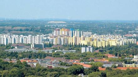Städtisches Staaken: langgestreckte Gebäuderiegel und Hochhäuser. Foto: Imago