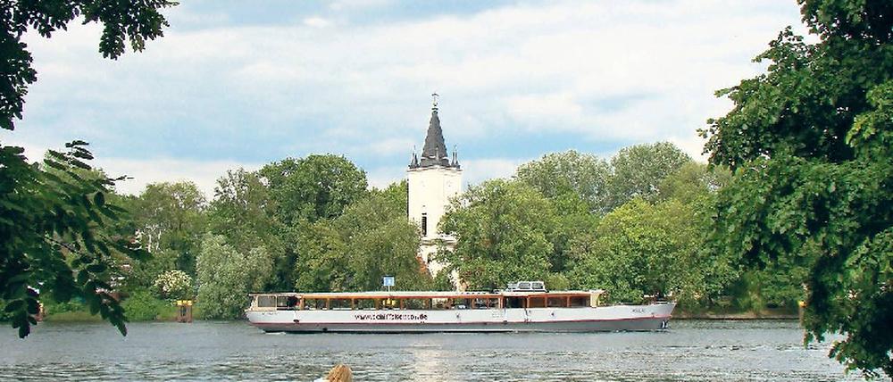 Romantik in der Stadt – die Halbinsel Stralau vom Treptower Park aus gesehen. Foto: Ilona Studre