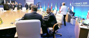 Große Politik an großem Tisch.