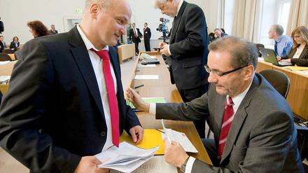 Brandenburgs Justizminister Volkmar Schöneburg und der Regierungschef Matthias Platzeck lehnen einen neuen Stasi-Check der Richterschaft ab.