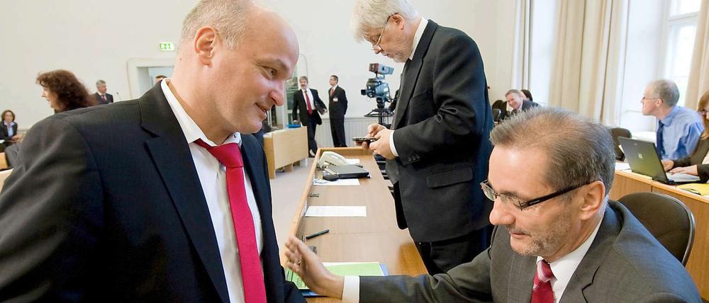Brandenburgs Justizminister Volkmar Schöneburg und der Regierungschef Matthias Platzeck lehnen einen neuen Stasi-Check der Richterschaft ab.