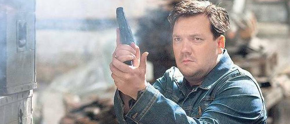 Im Rostocker „Polizeiruf 110“ spielt Charly Hübner den zwielichtigen Kommissar Alexander Bukow, der mit den Kriminellen „quasi auf einer Kante steht“, wie es der Schauspieler ausdrückt.