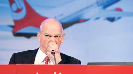 Verschnupft. Das erste Quartal bei Air Berlin lief noch schlechter als erwartet, das ärgert Chef Joachim Hunold. Foto: p-a/dpa