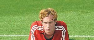 Liegen und warten. Andreas Ottl, der jahrelang beim FC Bayern München im Kader stand, wird vermutlich in den nächsten Tagen zu Hertha BSC nach Berlin wechseln. Foto: dapd