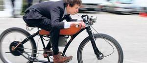 Die Zukunft auf zwei Rädern? Jedenfalls erfreuen sich Fahrräder mit Elektromotor auch hierzulande zunehmender Beliebtheit, einige hunderttausend sind schon unterwegs. Eine Verbreitung wie in China, wo inzwischen fast 150 Millionen E-Bikes fahren, werden wir vermutlich nicht schaffen. 