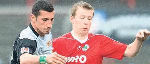 Eiserne Unterstützung. Daniel Embers (r.) und Oberhausen benötigen Hilfe von Union, um Zweitligist bleiben zu können.