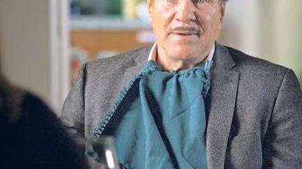 Frau gestorben, Kinder entfremdet, in Pension geschickt. Es kommt hart für Theo Winter (Götz George) im ZDF-Film „Papa allein zu Haus“. 