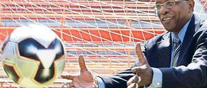 Die Hände sind geöffnet. Funktionär Jack Warner gilt als Wiederholungstäter für mangelnde Transparenz in der Fifa. Foto: dpa