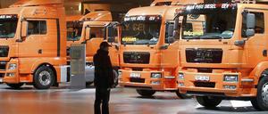 Ganz schön orange. Noch kommen MAN-LKW aus München - doch der Wolfsburger VW-Konzern wäre gern der neue Eigentümer. 