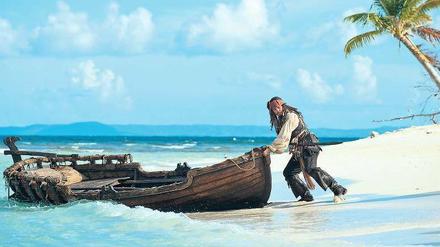 Nimm mich mit auf die Reise. Johnny Depp will als Captain Jack Sparrow zurück auf die See – ab Donnerstag in den Kinos. 