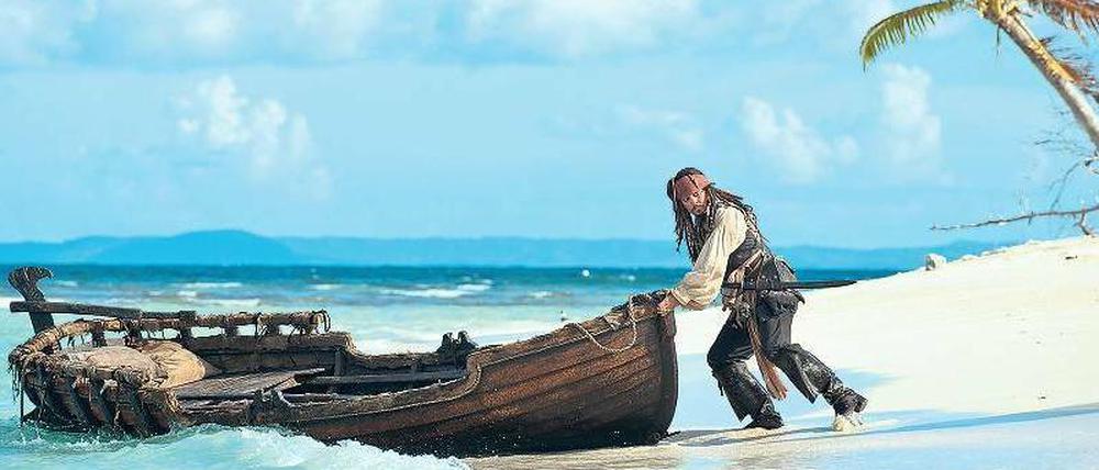 Nimm mich mit auf die Reise. Johnny Depp will als Captain Jack Sparrow zurück auf die See – ab Donnerstag in den Kinos. 