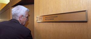 Der neue Ministerpräsident bezieht sein Arbeitszimmer