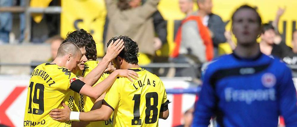 Freud und Leid. Die Dortmunder jubeln, Frankfurt ist bestürzt.