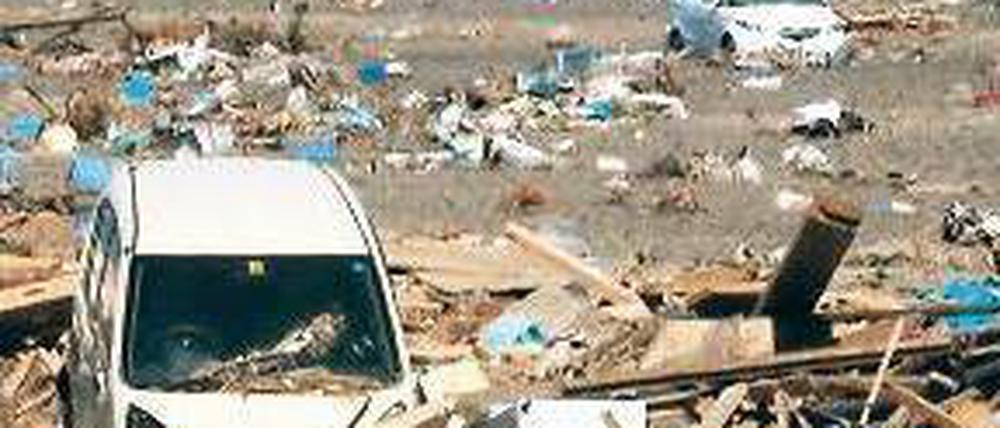 Spur der Verwüstung. Allein das Erdbeben in Japan – hier ein Bild aus Fukushima – wird den weltgrößten Versicherer rund 1,5 Milliarden Euro kosten.