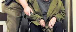 John Demjanjuk am letzten Verhandlungstag in München. Foto: Christof Stache/AFP