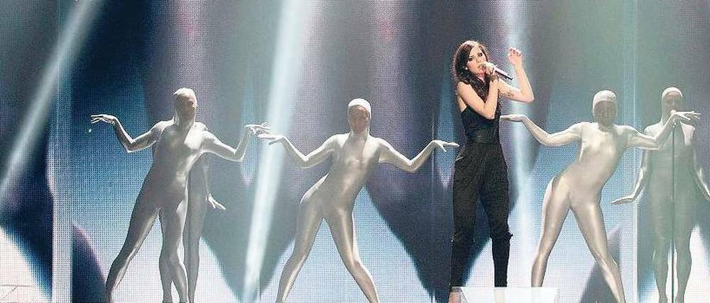 Vorgeschmack. Lena probt in Düsseldorf – und ist fest entschlossen, ihren Titel zu verteidigen. In britischen Wettbüros wird allerdings der Franzose Amaury Vassili als Favorit gehandelt. 