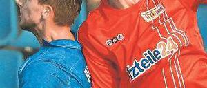 Urlaub mit Kopfweh. Dominic Peitz (re.) zog sich eine Gehirnerschütterung zu. Foto: dpa