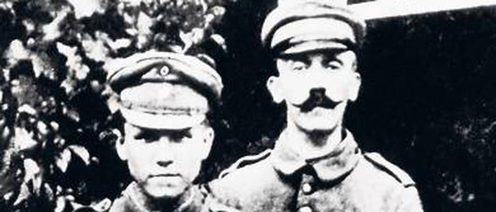 Ein einziger Fronteinsatz. Hitler (rechts) als Soldat des Reserve-Infanterieregiments Nr. 16.