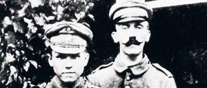 Ein einziger Fronteinsatz. Hitler (rechts) als Soldat des Reserve-Infanterieregiments Nr. 16. 