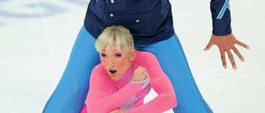 Perfekt in Pink. Aljona Sawtschenko und Robin Szolkowy liefen in Moskau mehr als fehlerfrei. Foto: AFP