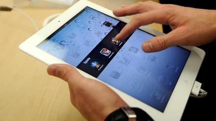 Tablet-PCs wie das iPad und genauso Smartphones leben von der App-Vielfalt. Einige Programme übermitteln ihre Daten allerdings allzu gerne nach Hause.