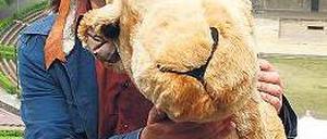 Gib Stoff, Häuptling! Tickets für das Konzert von Grebe am 18. Juni um 20 Uhr gibt es für 33,50 Euro beim Tagesspiegel unter der Nummer 290 21 521, Mo-Fr 7.30-20 Uhr.