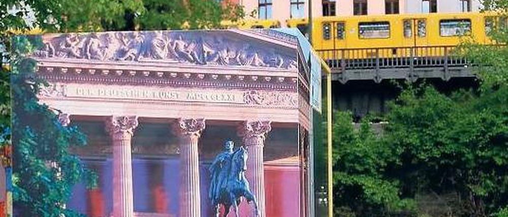 Guten Morgen Kreuzberg. In diesem Sommer kann man sich im Prinzenbad Boxen mieten (oben). Platz haben darin meist zwei Personen.