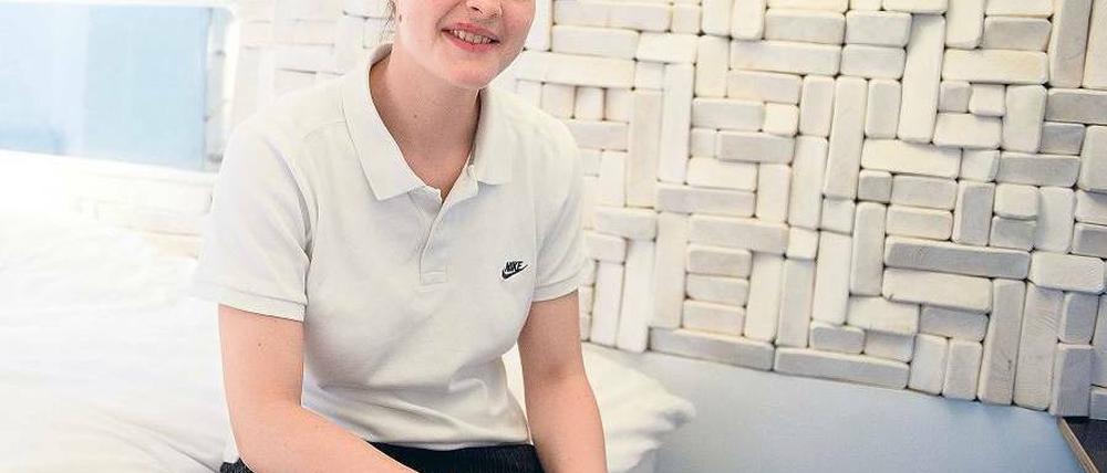 Dach überm Kopf. Silke Lorenzen lädt in den Neuköllner „Hüttenpalast“. Foto: Schmidt/dapd