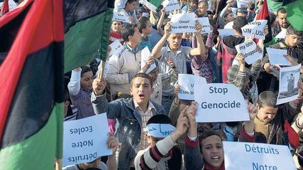 In höchster Not. Kinder und Jugendliche in Misrata fordern den Einsatz der internationalen Gemeinschaft in der umkämpften westlibyschen Stadt.