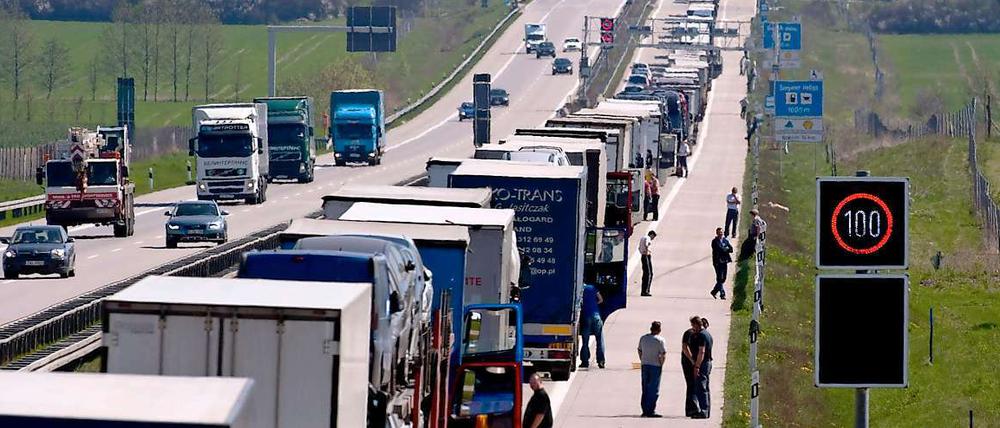 Kilometerlanger Stau auf der A12 Richtung Frankfurt (Oder). 