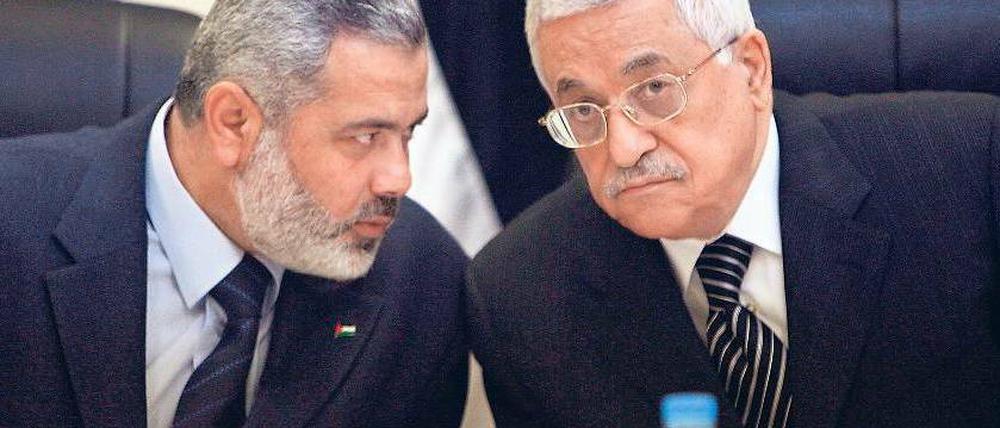 Einig. Hamas-Führer Ismail Hanija und Mahmud Abbas, der sich auf die Fatah stützt. Abbas wird nächste Woche in Berlin erwartet.Foto: dpa
