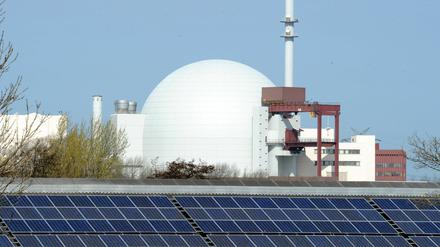 Die Erneuerbaren Energien, hier in Form einer Solaranlage, sollen in die erste Reihe rücken - Atomkraftwerke hingegen Auslaufmodelle werden.