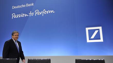 An Deutsche-Bank-Chef Josef Ackermann scheiden sich die Geister.