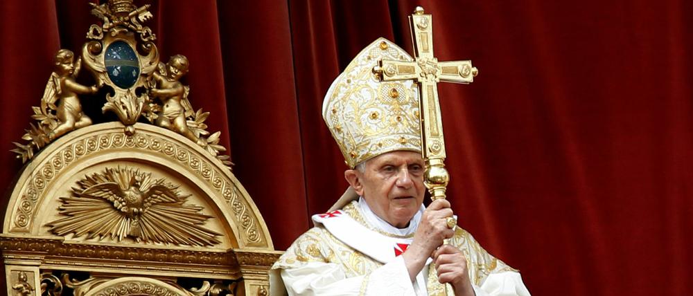Als Höhepunkt der Ostermesse erteilte Benedikt XVI. den Segen "Urbi et Orbi".