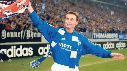 Typische Karriere. Olaf Thon, der frühere Spielmacher von Schalke 04, ist seit einem Jahr Chef des VfB Hüls in der fünften Liga.Foto: dpa