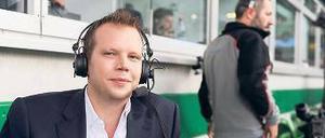 Gast im Wohnzimmer. Wolff-Christoph Fuss, 34, gehört zu den beliebtesten Kommentatoren in Deutschland. Heute berichtet er vom Champions-League-Halbfinale Schalke 04 gegen Manchester United (Sat1, 20 Uhr 15). Er begann seine Karriere 1997, kam bei Sendern wie DF1, Premiere oder Liga Total! so gut an, dass er sein BWL-Studium hinwarf.