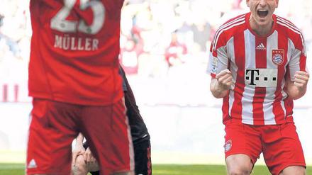 Zum Brüllen erfolgreich. Mario Gomez bleibt auch unter dem neuen Bayern-Trainer Andries Jonker der torgefährlichste Münchner. Gegen Leverkusen erzielte der Angreifer seine Saisontore 20, 21 und 22. Foto: dapd