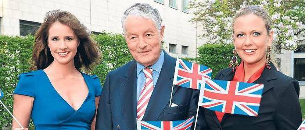 ARD royal. Mareile Höppner (links), Rolf Seelmann-Eggebert und Barbara Schöneberger wollen die Zuschauer im Ersten über die Hochzeit in London informieren.